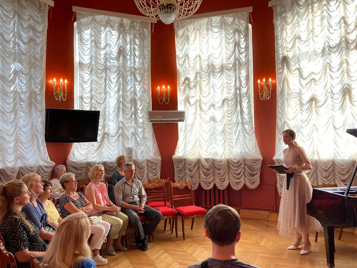 Литературно-музыкальная гостиная библиотеки им. Л. Толстого в Севастополе 