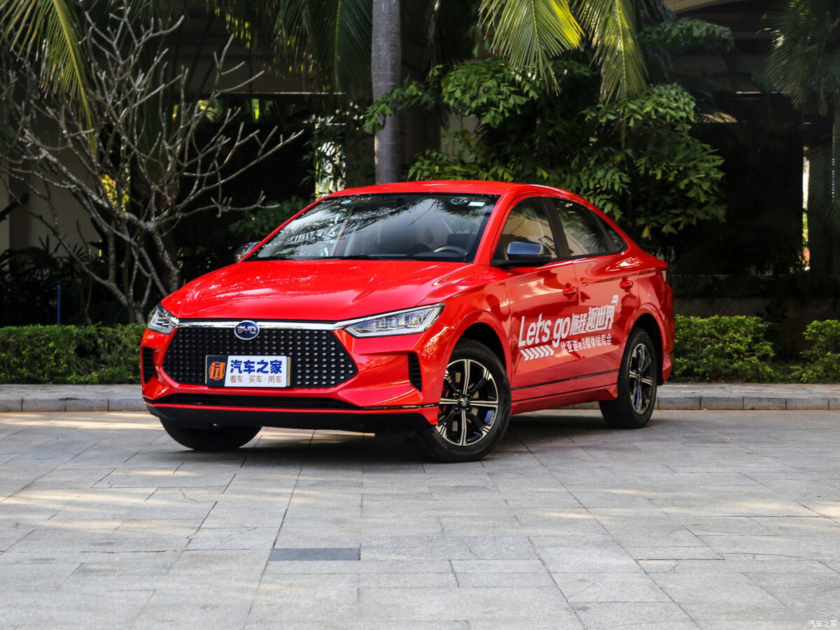 Колесные диски выполнены из алюминиевого сплава.