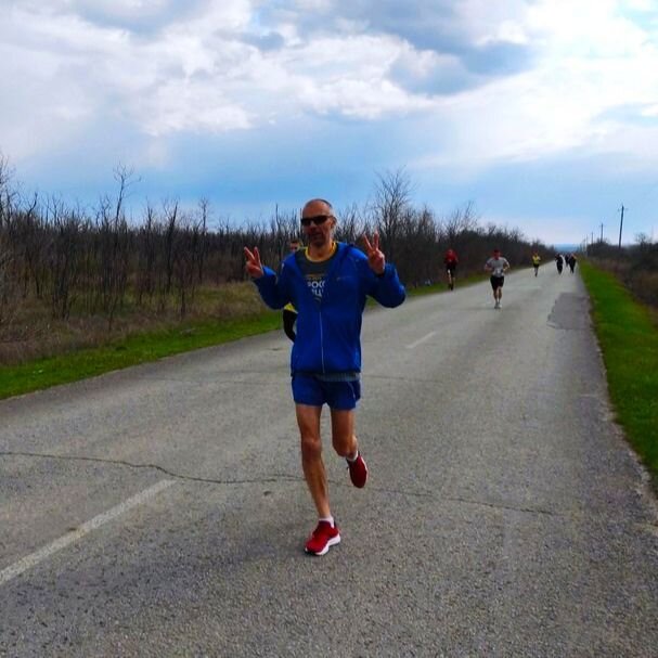 Первые минуты марафона. Холодно. Фото Инны Осадченко. 