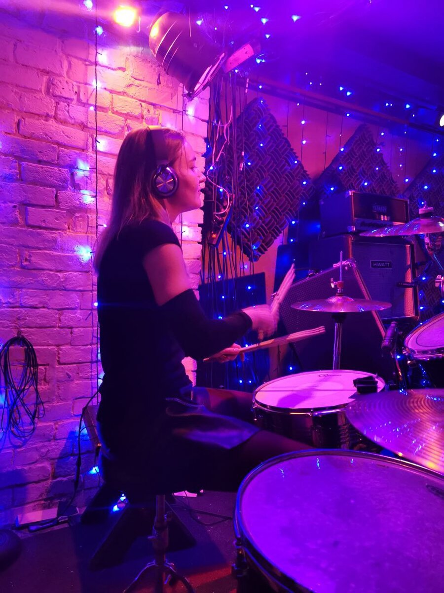 На выступлении в клубе Разгрузка