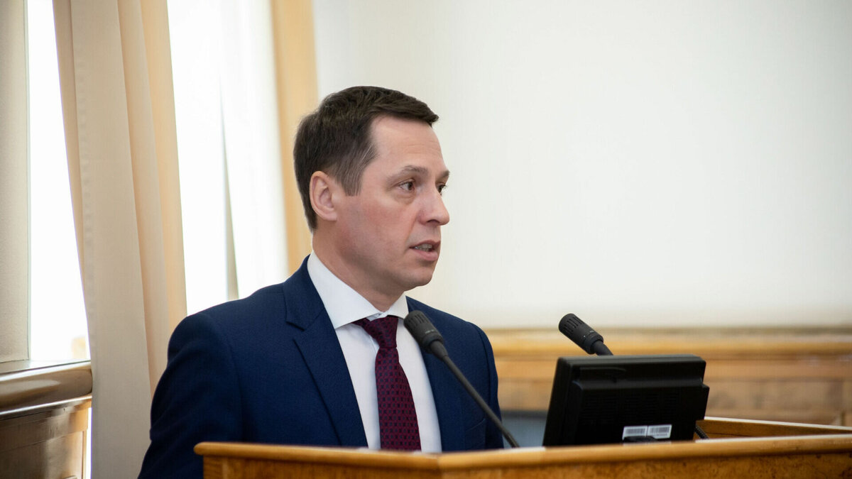     Глава Минэка Карелии Олег Ермолаев на заседании комитета в Заксобрании 14 апреля вспомнил о «новых обстоятельствах».