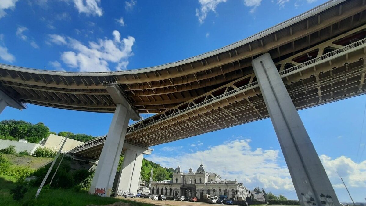     Грунт сошел со склона у метромоста в Нижнем Новгороде. Ситуацию NewsNN прокомментировали в администрации Нижегородского района.