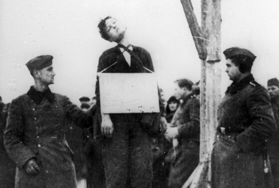    29 ноября 1941 года. Наказание Зои Космодемьянской в деревне Петрищево Смоленской области