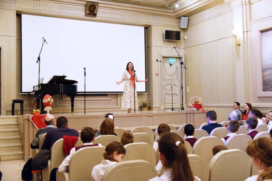  Елизавета Слипер представила произведение К.Ф. Телемана для альта.