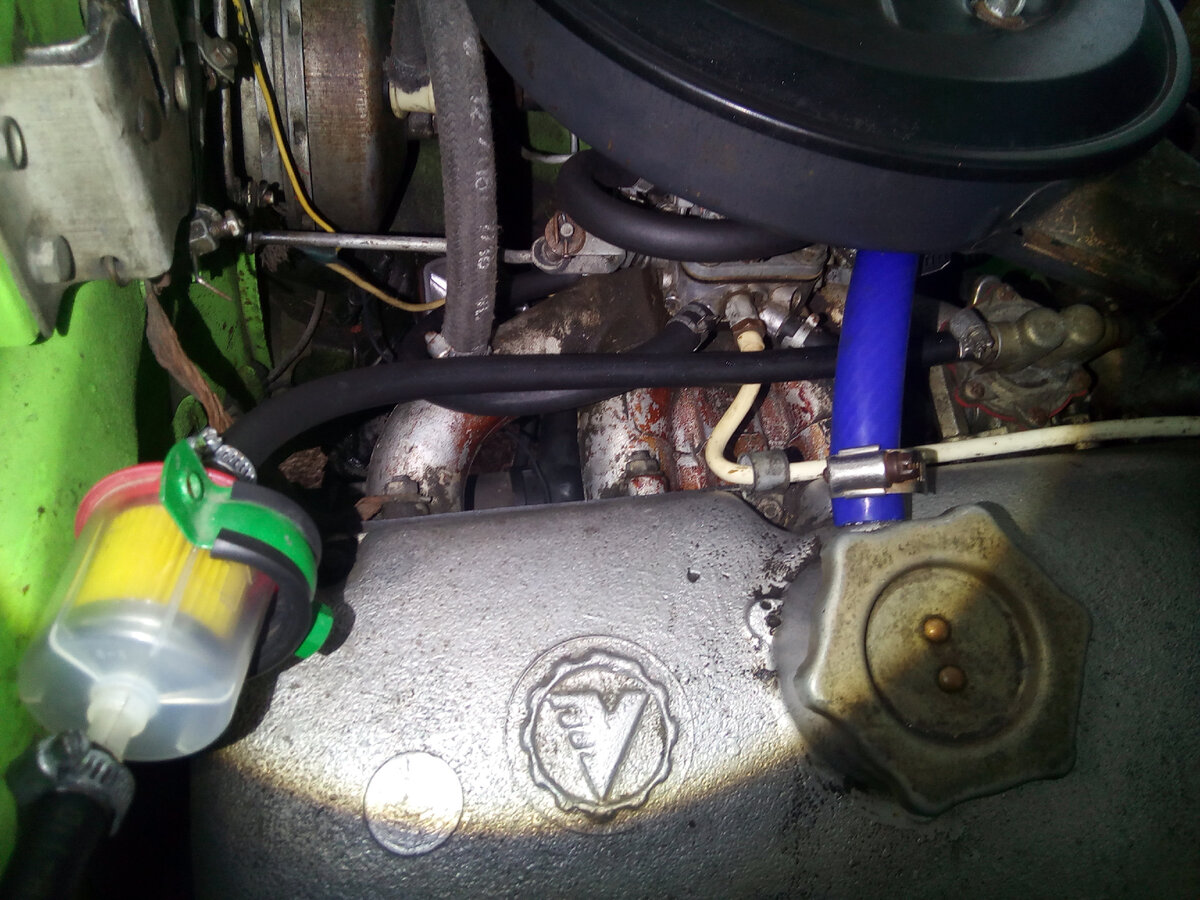 Заодно и топливные и с клапанной крышки на воздушный фильтр карбюратора.