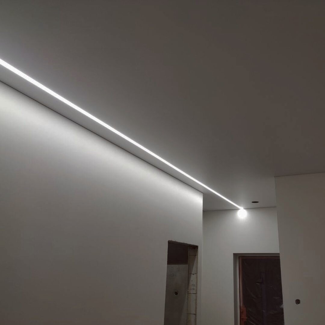 Вариант натяжного потолка (листайте карусель)