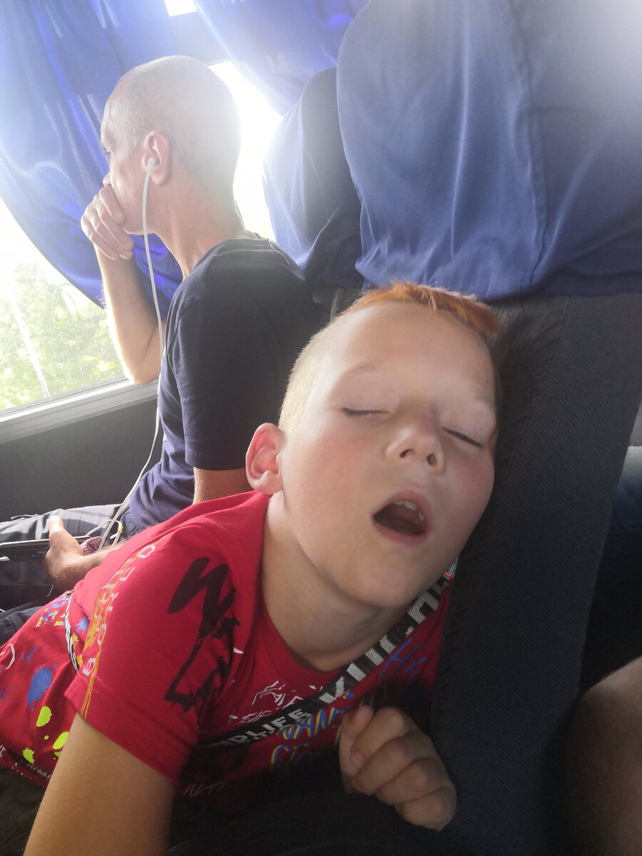 Спят усталые Алешки))) 