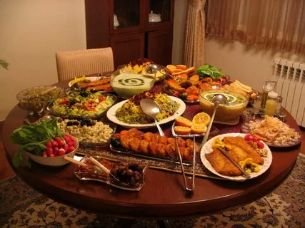 Тут тоже на столе явно что-то вкусное!