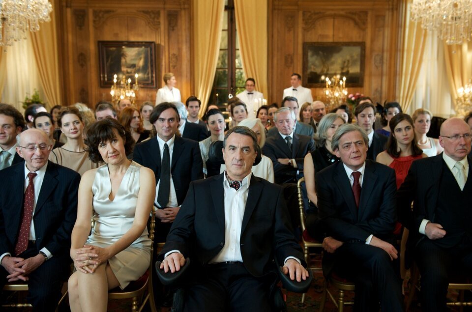 1+1 Французский фильм. Неприкасаемые фильм 2011 1+1. 1+1 Фильм Элеонора. Кадр из фильма 1+1.