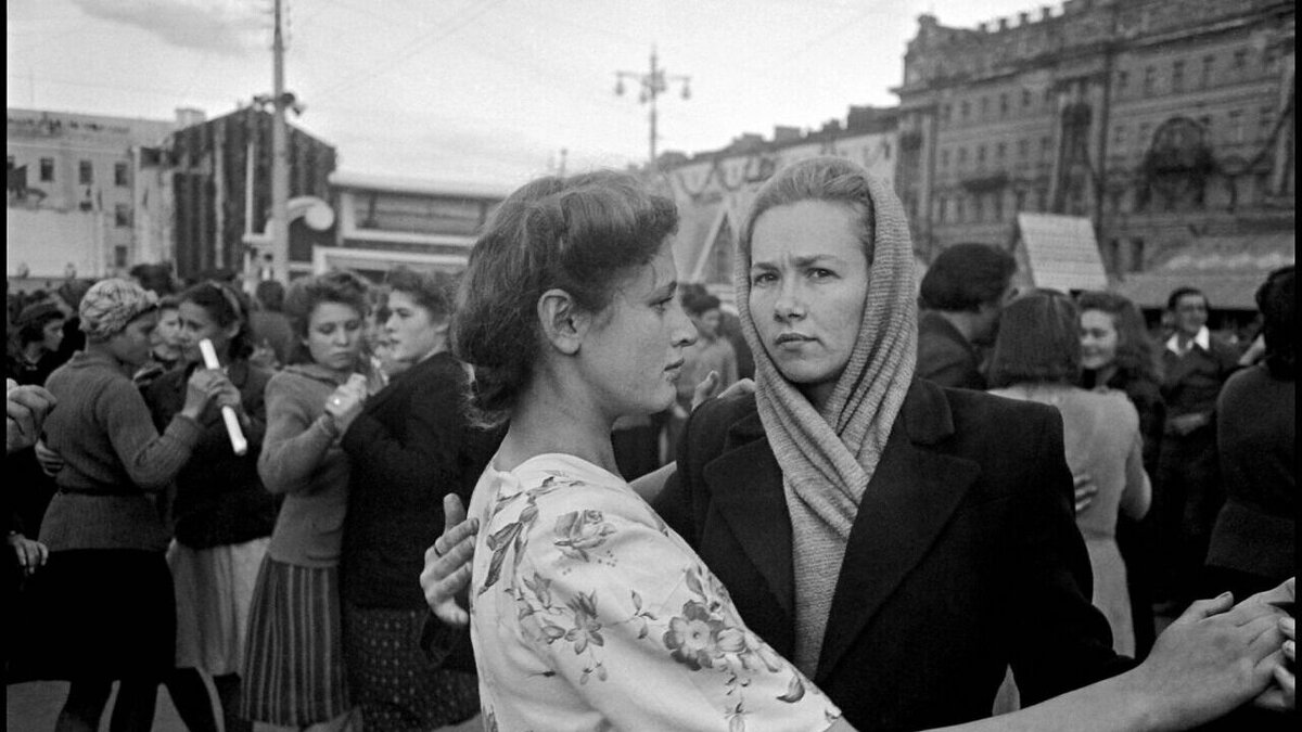     Любая война чревата катастрофическими последствиями для втянутых в нее государств, нарушая в них социальный баланс на многие годы.