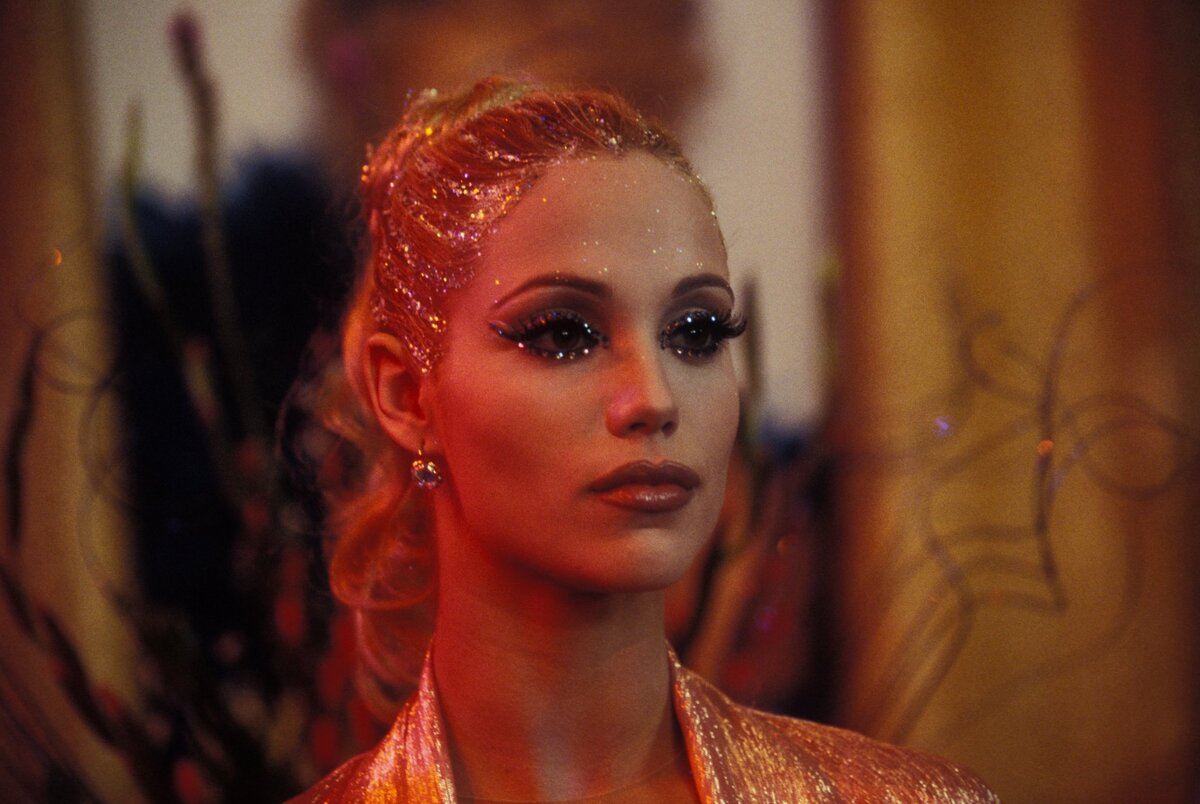 Примерная жена и мать: что произошло со звездой эротического фильма «Шоугёлз» Элизабет Беркли