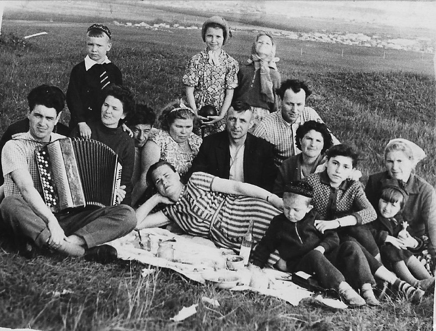 Неизвестный автор На маевке
Дата съемки: 1 - 2 мая 1964