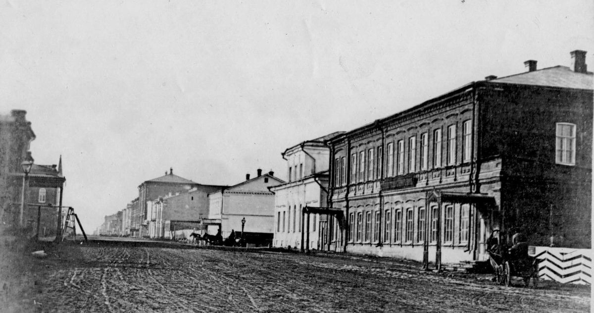 Первый адрес Самарской конторы Госбанка - улица Дворянская, дом купца Ивана Санина (сейчас - ул. Куйбышева,120)