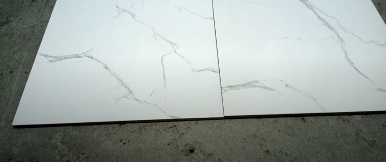 Плитка 40см на 40см белая под камень.