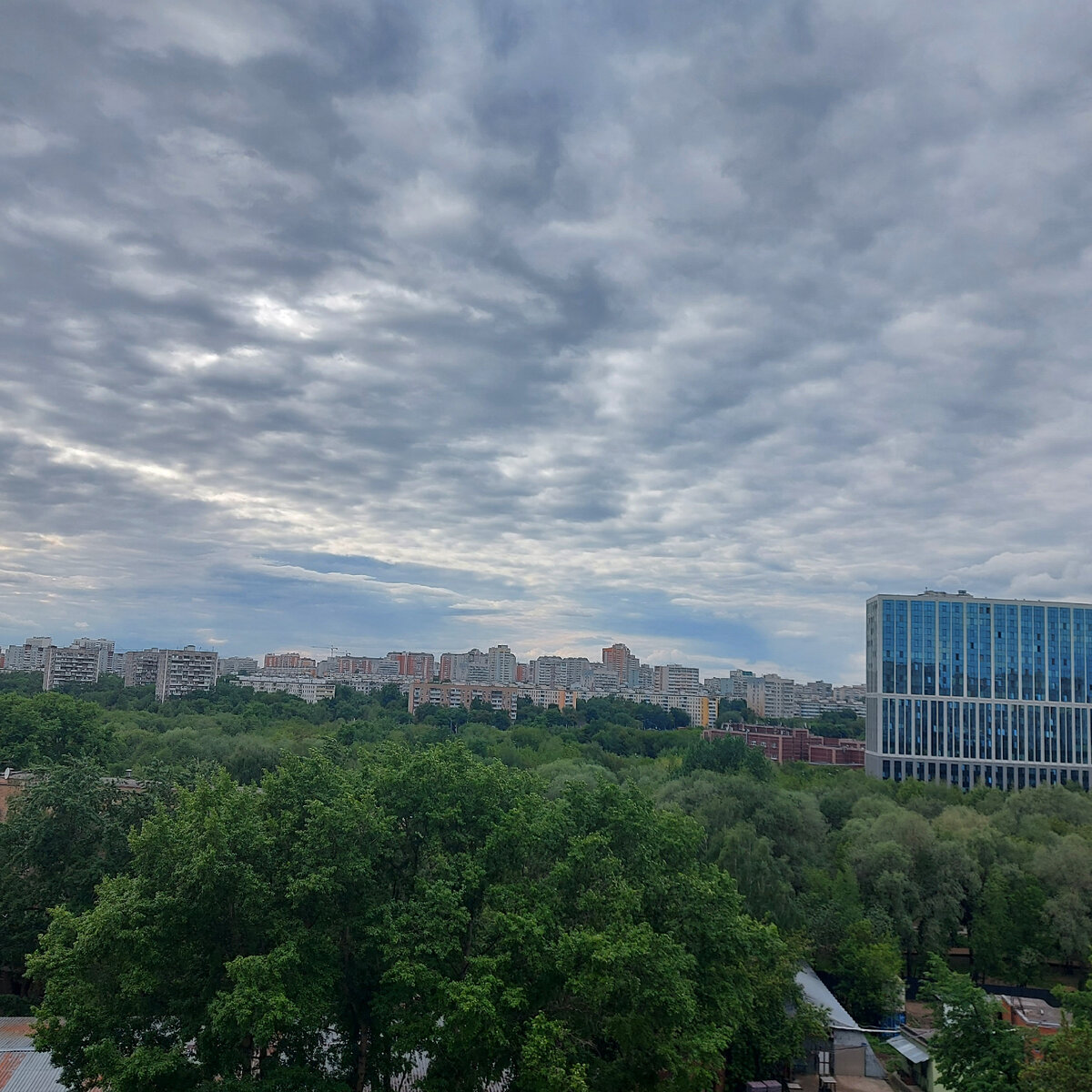 С 9-го этажа виды открываются такие