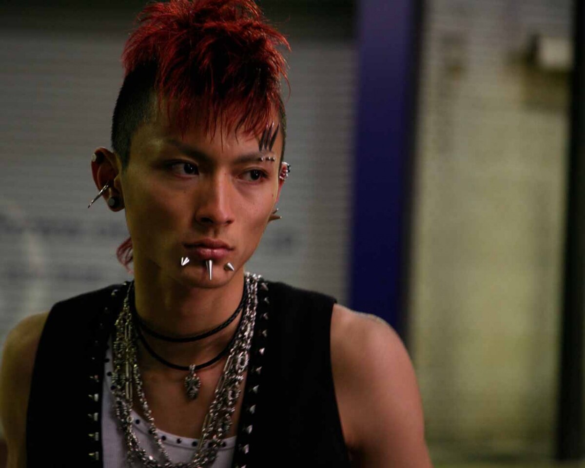 Кадр из фильма "Змеи и серьги" (2008)