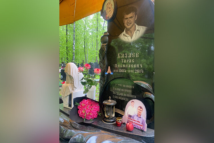   Путь беглого Казаева закончился на кладбище в Юдино. Там захоронен его сын Тарас Казаев Фото: Станислав Шемелов