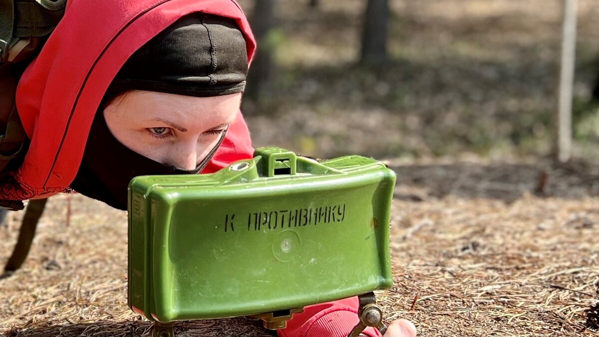    В Нягани девушки всерьёз занялись начальной военной подготовкой