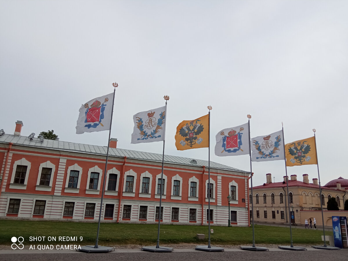 Посетили историческое место в Санкт-Петербурге — Петропавловский собор,  визитную карточку города. Вечный дом царей впечатляет | Блогерство на  пенсии | Дзен