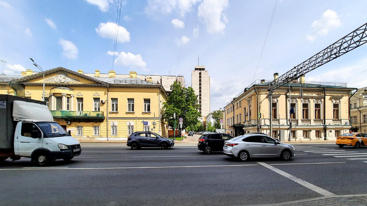 Фото ph_zakharenkova май 2023, Москва, проспект Мира дома 20 и 16