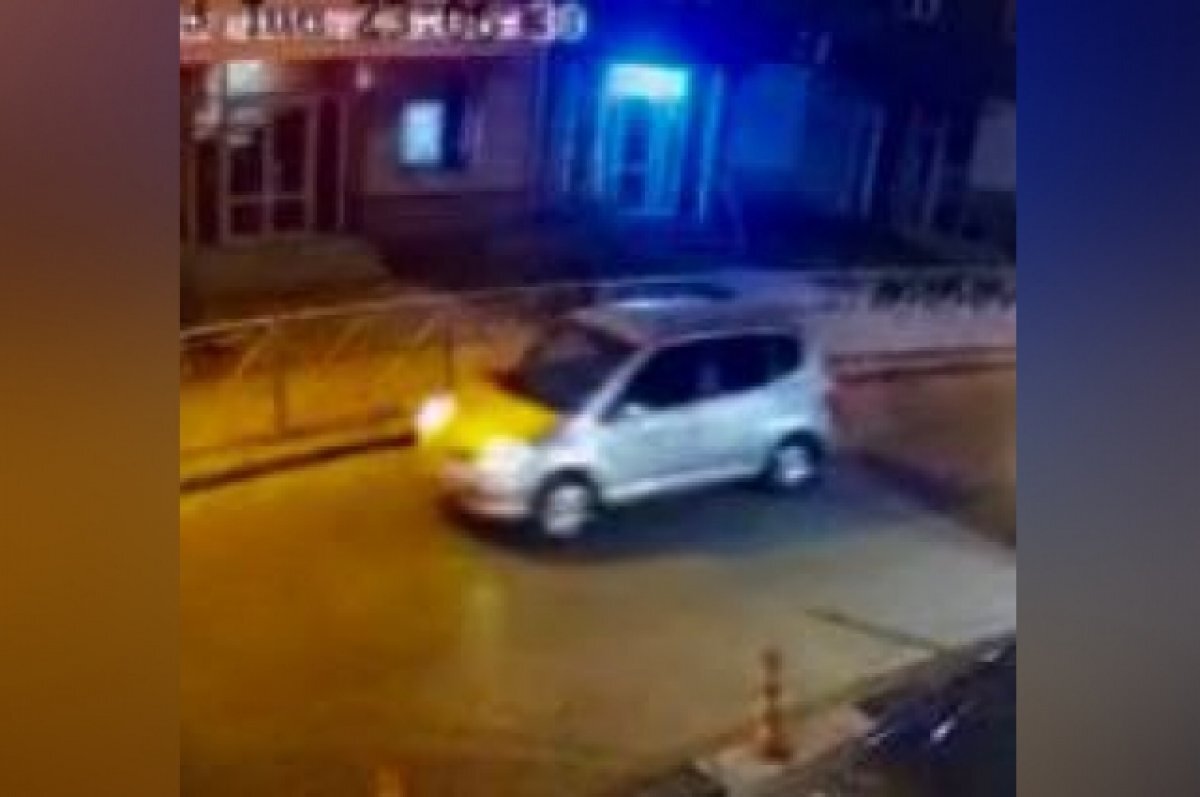    В Новосибирске водитель серебристого хэтчбека сбил двух пешеходов и скрылся