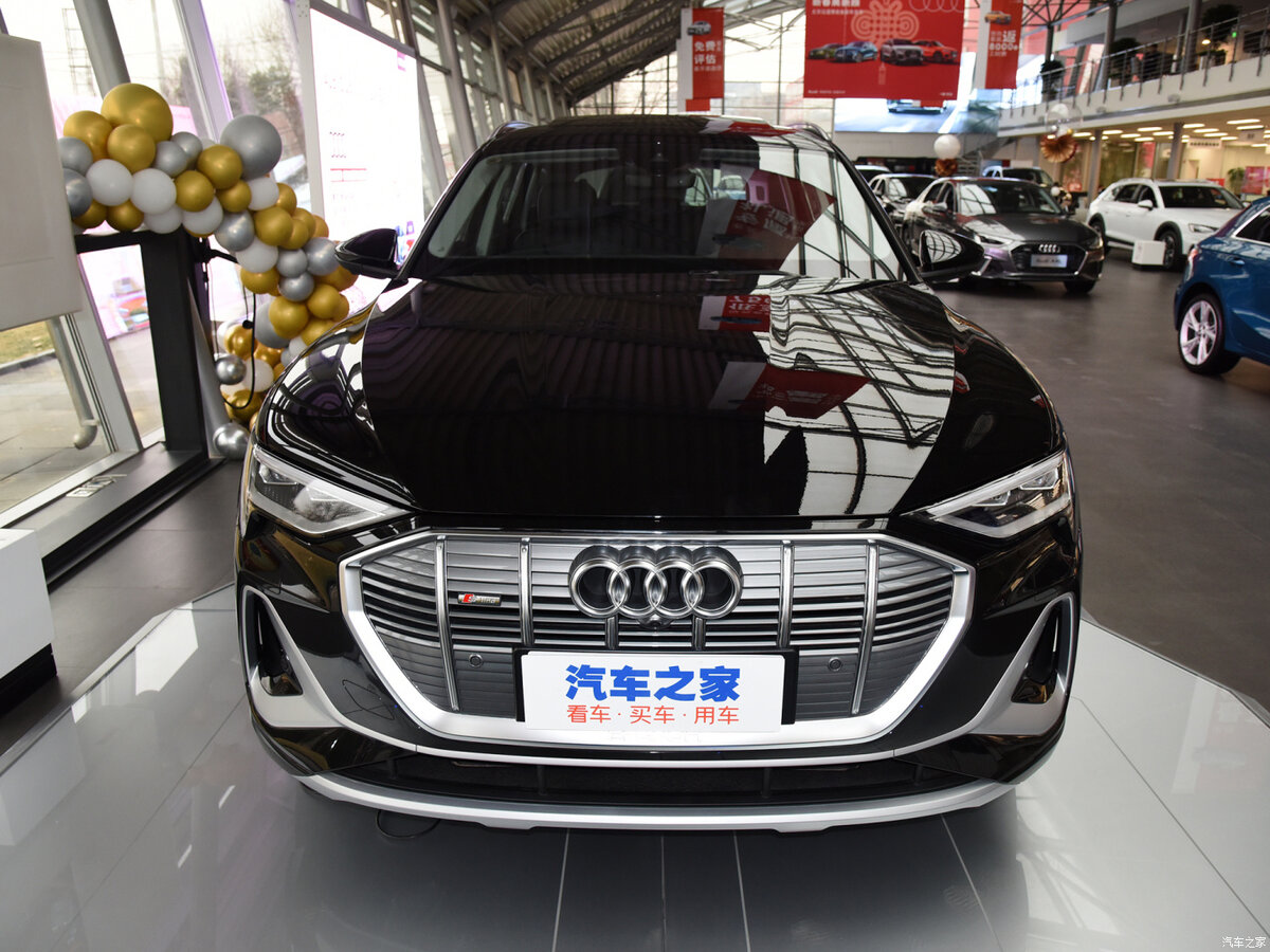 Кто-то находит, что e-tron похож на Q7.