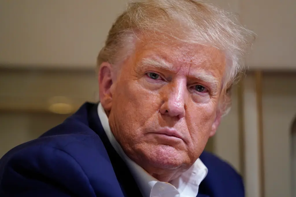 Президенту США Дональду Трампу было предъявлено обвинение в хранении секретных документов в его поместье в Мар-а-Лаго. АП.