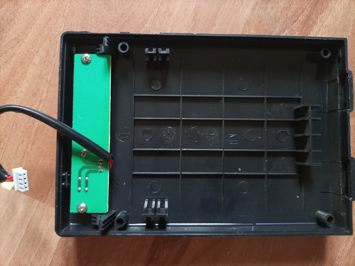 Мелкая стояла на лицевой панели.