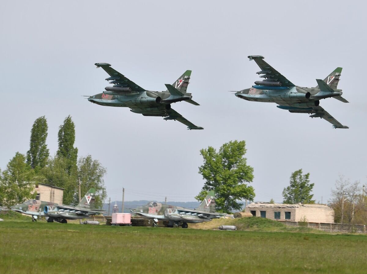   Самолеты Су-25 "Грач", задействованные в специальной военной операции на Украине, над полевым аэродромом© РИА Новости