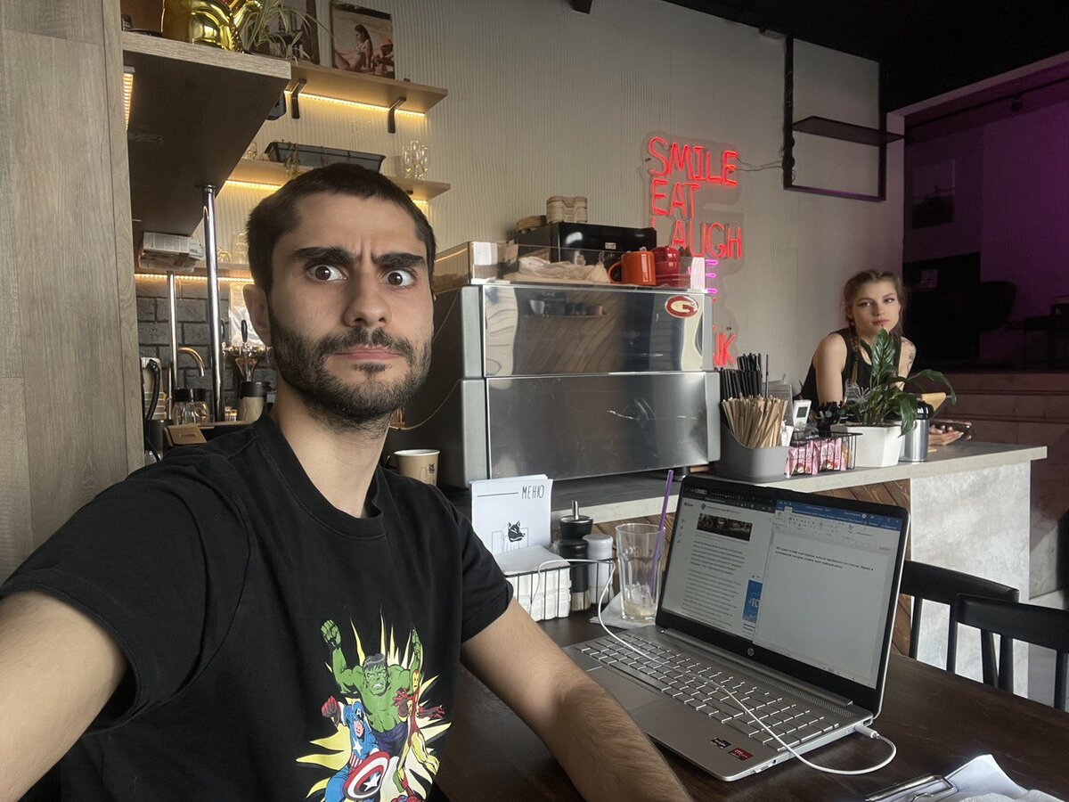 так выглядит стол, когда я работаю 