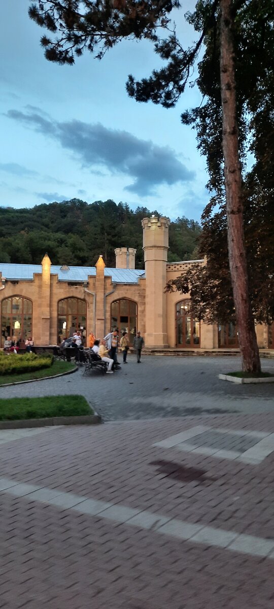 Нарзанная галерея в Кисловодске.