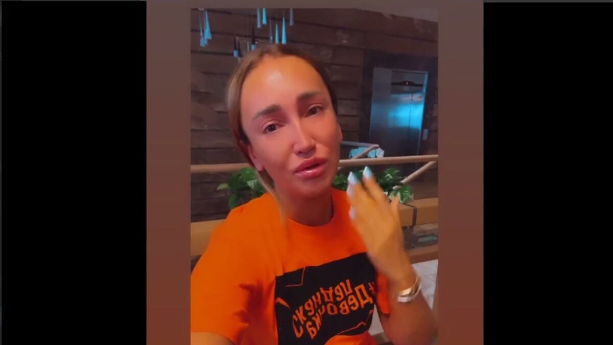     Утром 17 июня Ольга Бузова прилетела во Владивосток. Что-то расстроило девушку, и первый же пост в соцсетях из дальневосточной столицы вышел очень грустным.