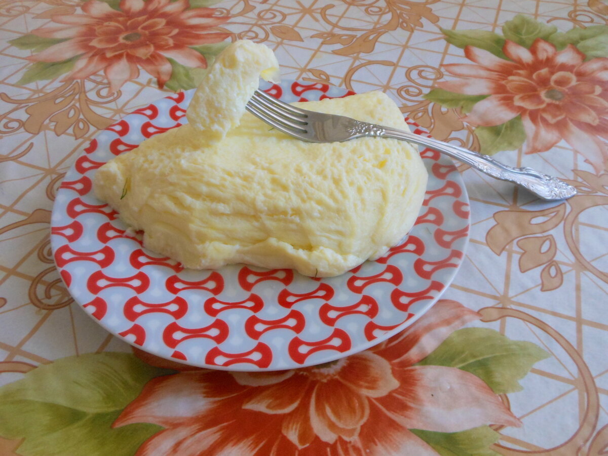 Мы все привыкли, что омлет готовится на сковороде, ну еще в духовке, мультиварке или микроволновке. Но есть еще один интересный способ приготовления — в пакете! Да, не удивляйтесь, в обычном пакете можно приготовить замечательный омлет. Получается очень вкусный,воздушный омлет и при этом низкокалорийный так как готовится без масла! 