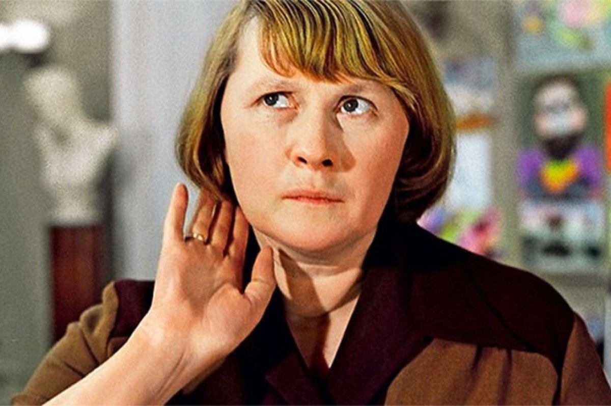     Людмила Иванова в фильме «Служебный роман», 1977 г.