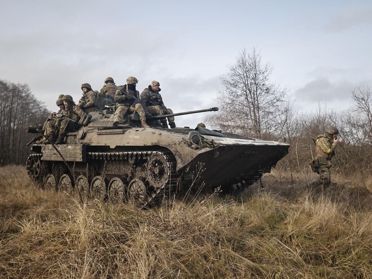    Украинские военные на БМП© AP Photo / Roman Chop