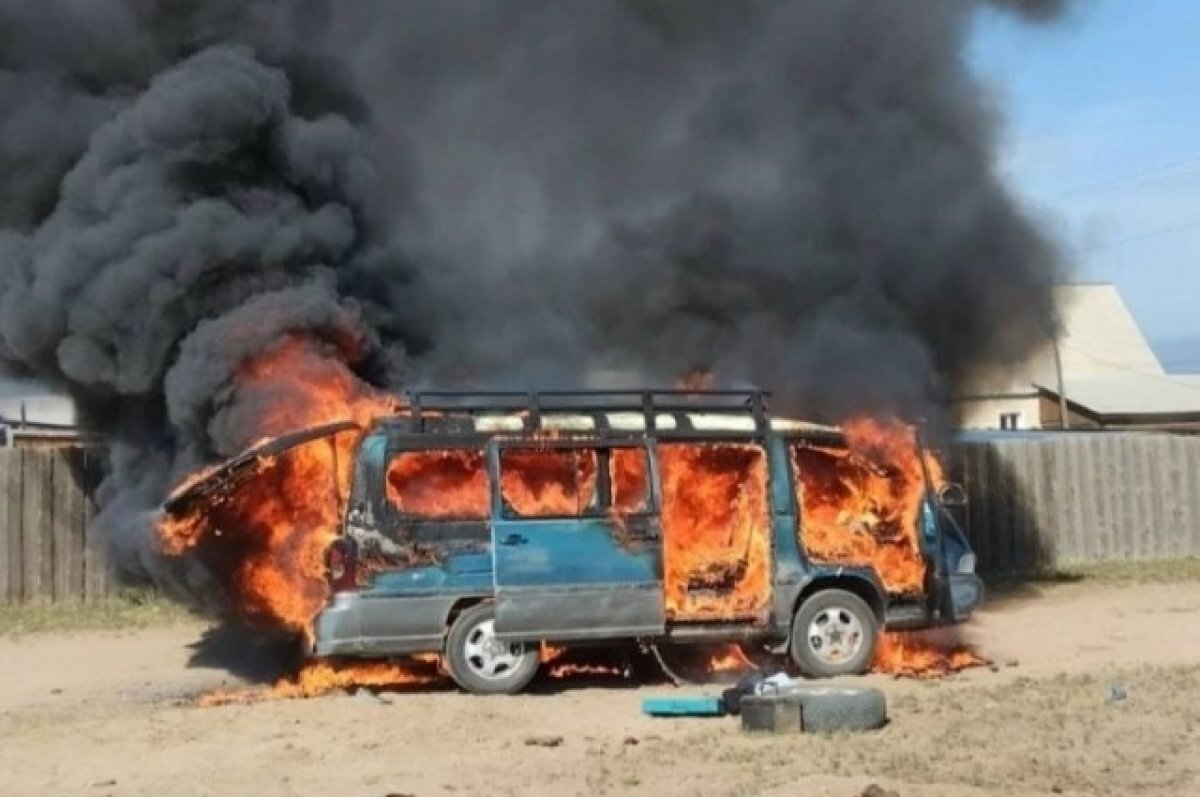    Из-за замыкания проводки полностью сгорел автомобиль в Бурятии