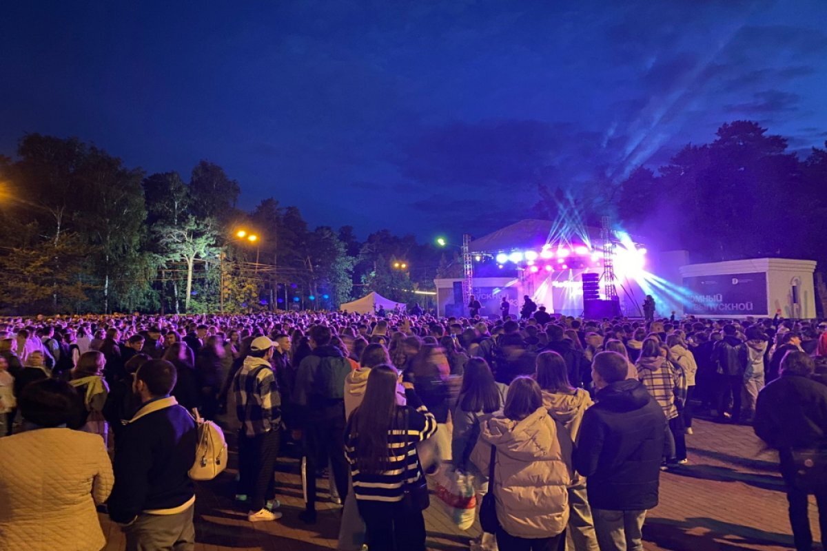    Более 6 тысяч 11-классников посетили «Атомный выпускной» в Челябинске