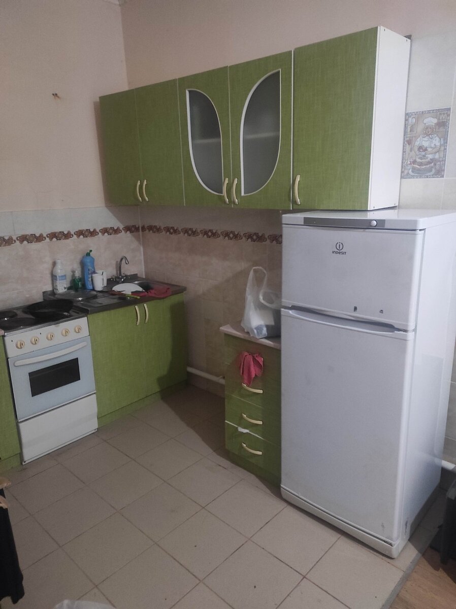 Обустроили кухоньку, все покупаем на Авито, в соседних городах.