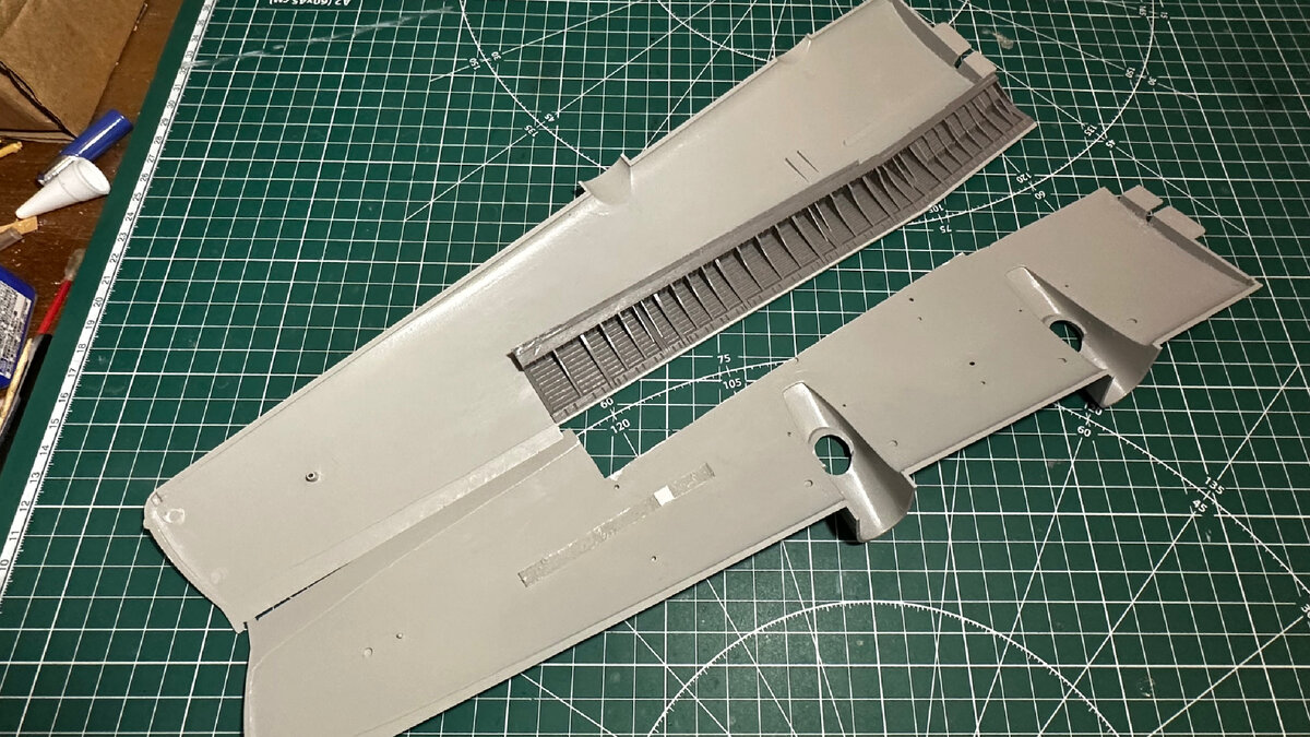 Закрылки изготавливает производитель Brengun BRL48112. По инструкции нужно лишь срезать закрылки на крыльях и установить напечатанные, но…