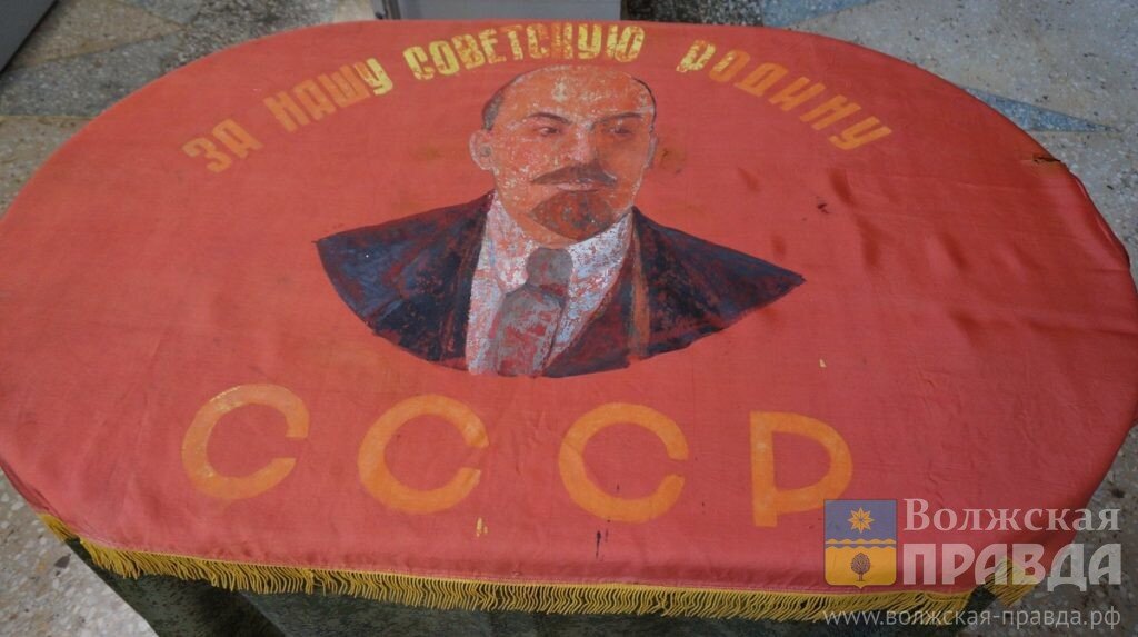 Боевой стяг📷    Знамена не штопают: волжские историки раскрыли тайну простреленного боевого стяга
