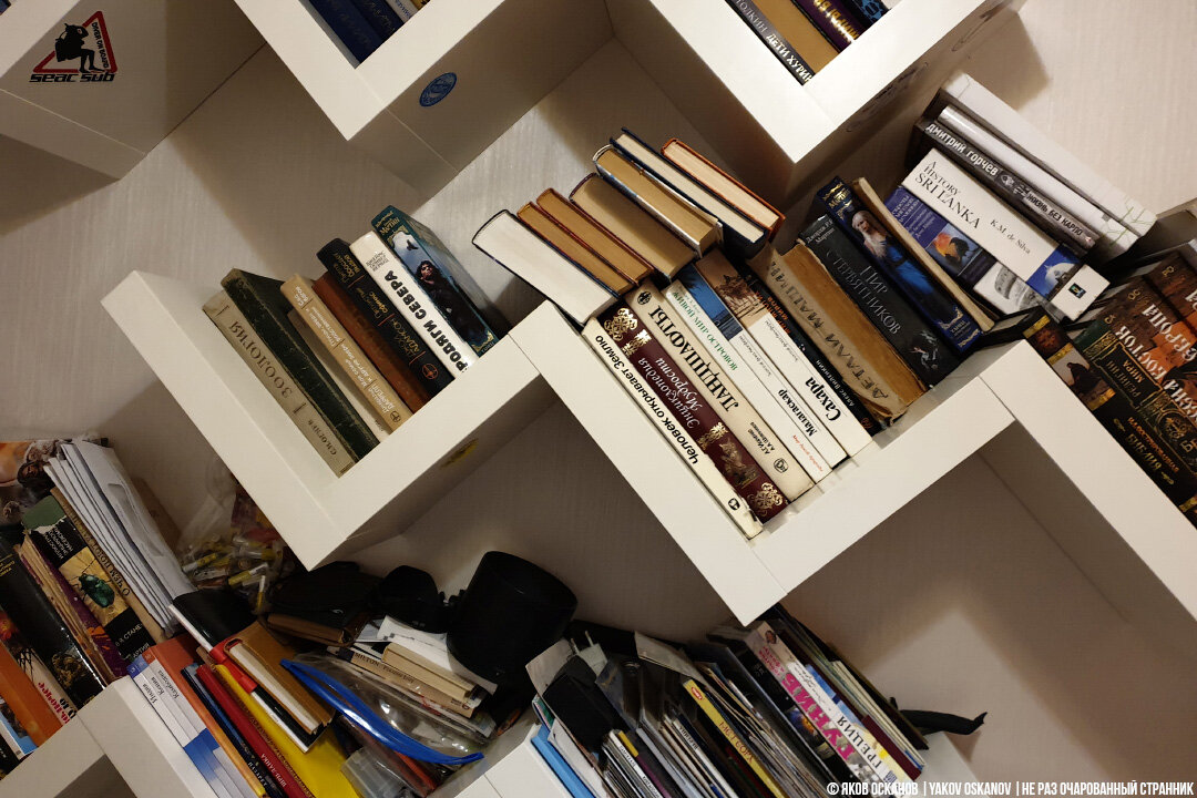 Моя книжная полка :)