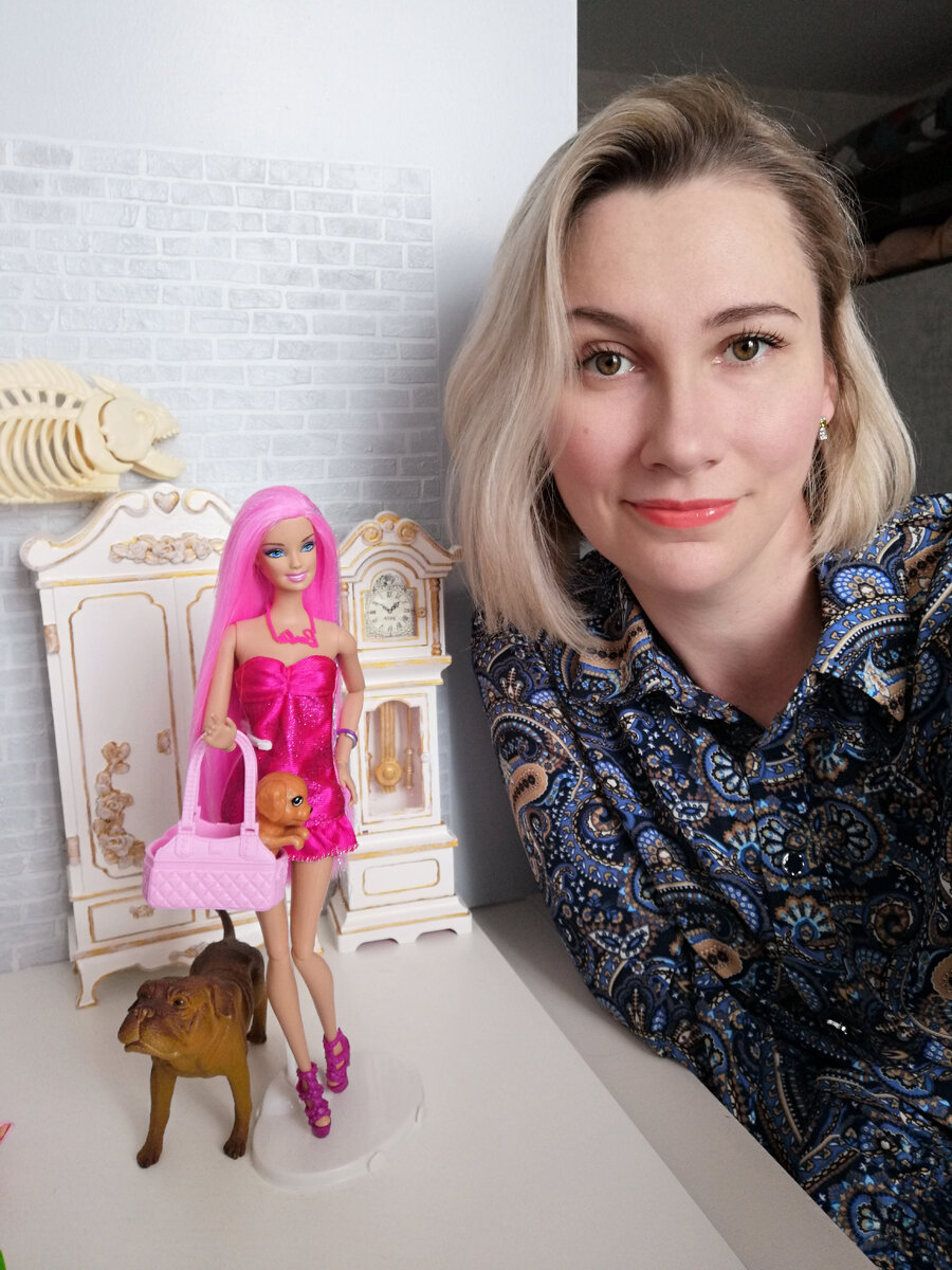 Эту даму я купила на Авито. У меня какая-то необъяснимая любовь к молду Барби Generation girl и розовому цвету. Шансов устоять не было!