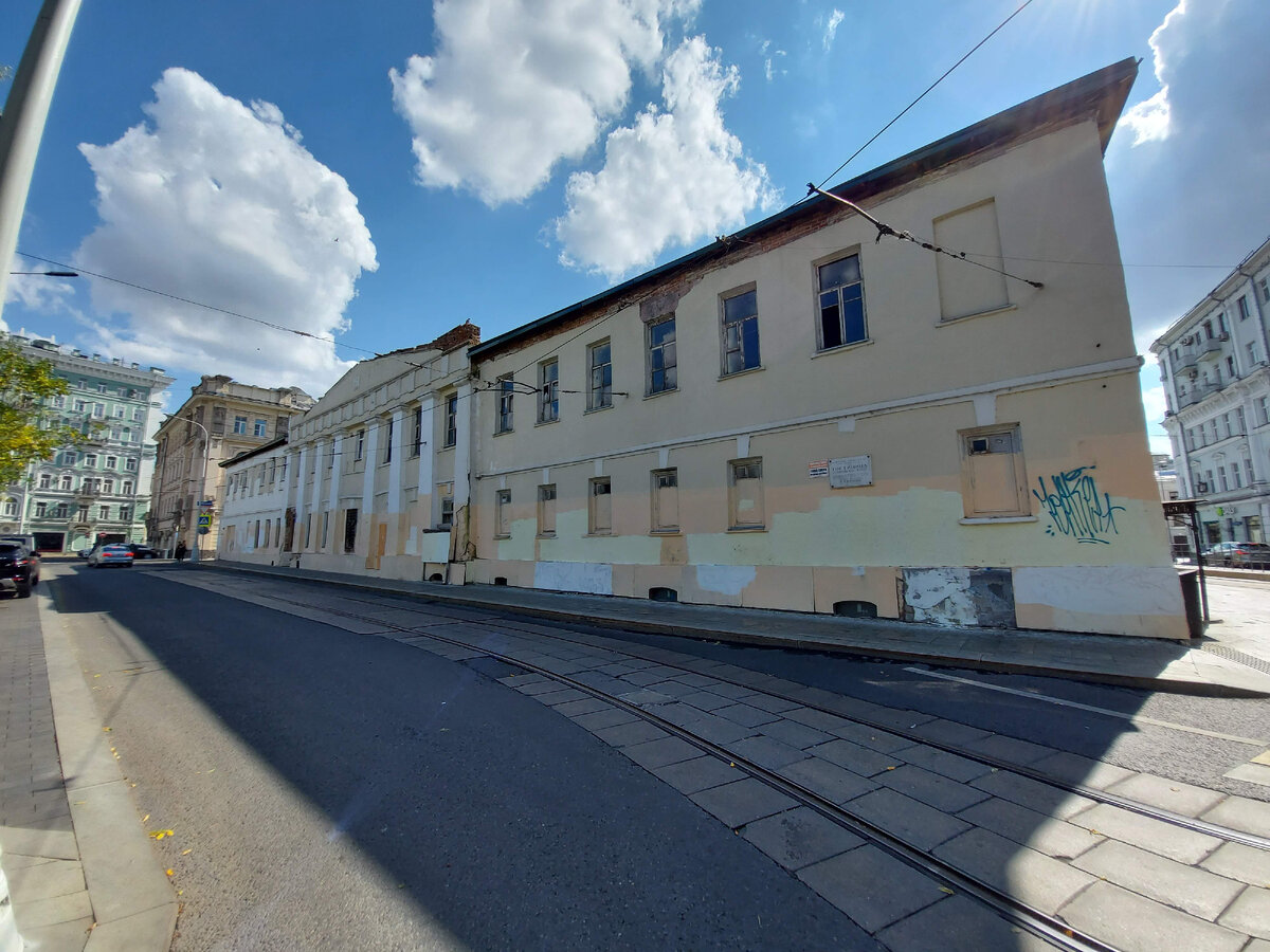 Современный вид со стороны Бульвара