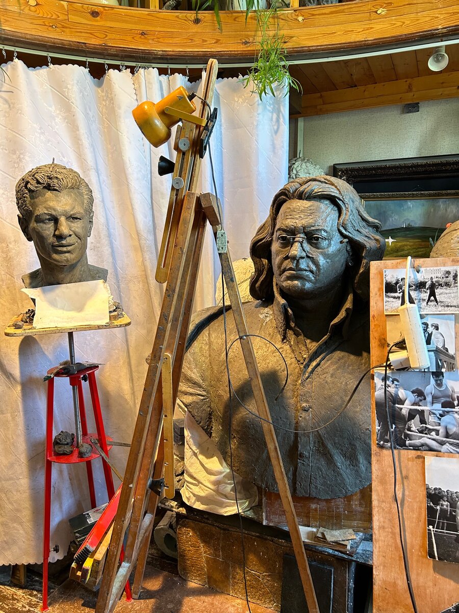 В квартире-мастерской Владимира Усова. Фото: Art&Culture Яндекс.Дзен.