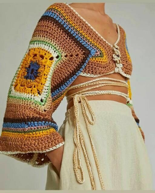 Кроше, или вязание крючком в Латинской и Южной Америке—  фаворит в рукоделии.  Хочу сегодня показать вам так называемый « перуанский стиль». Что характерно? Одежда очень яркая, мотивы часто крупные.