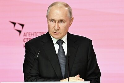    Президент РФ Владимир Путин выступает на пленарном заседании форума "Сильные идеи для нового времени – 2023" в Москве. ©Алексей Майшев РИА Новости