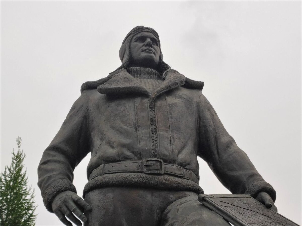 Памятник летчику Михаилу Водопьянову в парке «Ходынское поле» в Москве. Источник — dzen.ru/pa_myatnik 