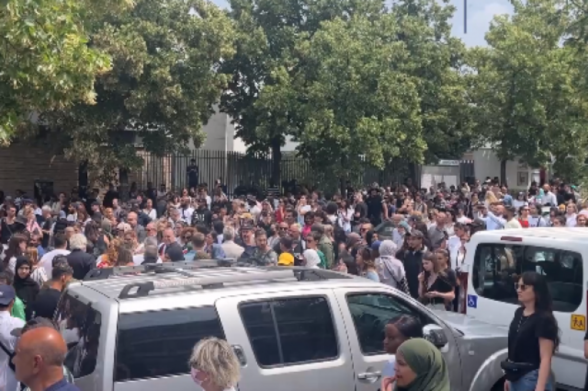    Минюст Франции пригрозил тюрьмой родителям детей, участвующих в беспорядках