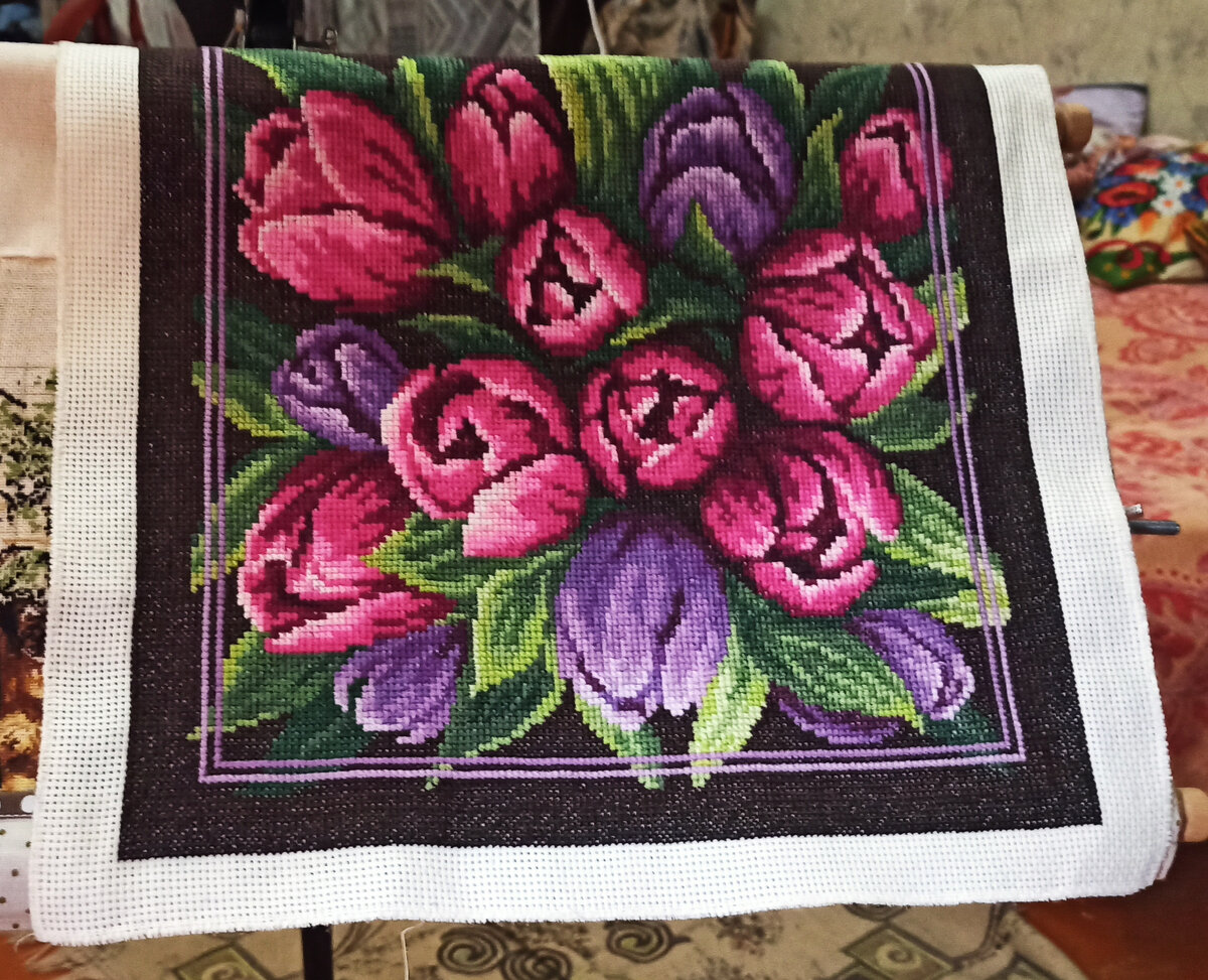 Panna. Подушка с тюльпанами