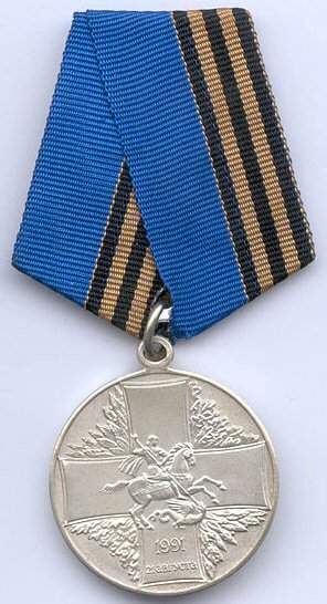 Когда фронтовики шутили, что сейчас всем московским силовикам вручат медали "Защитник Отечества" или "Спаситель Отечества" за то, что эти героические ребята своей грудью отстояли и спасли Отечество,-4